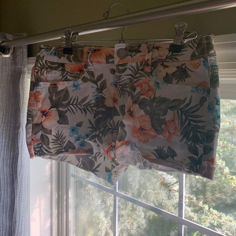 Hawaiian shorts